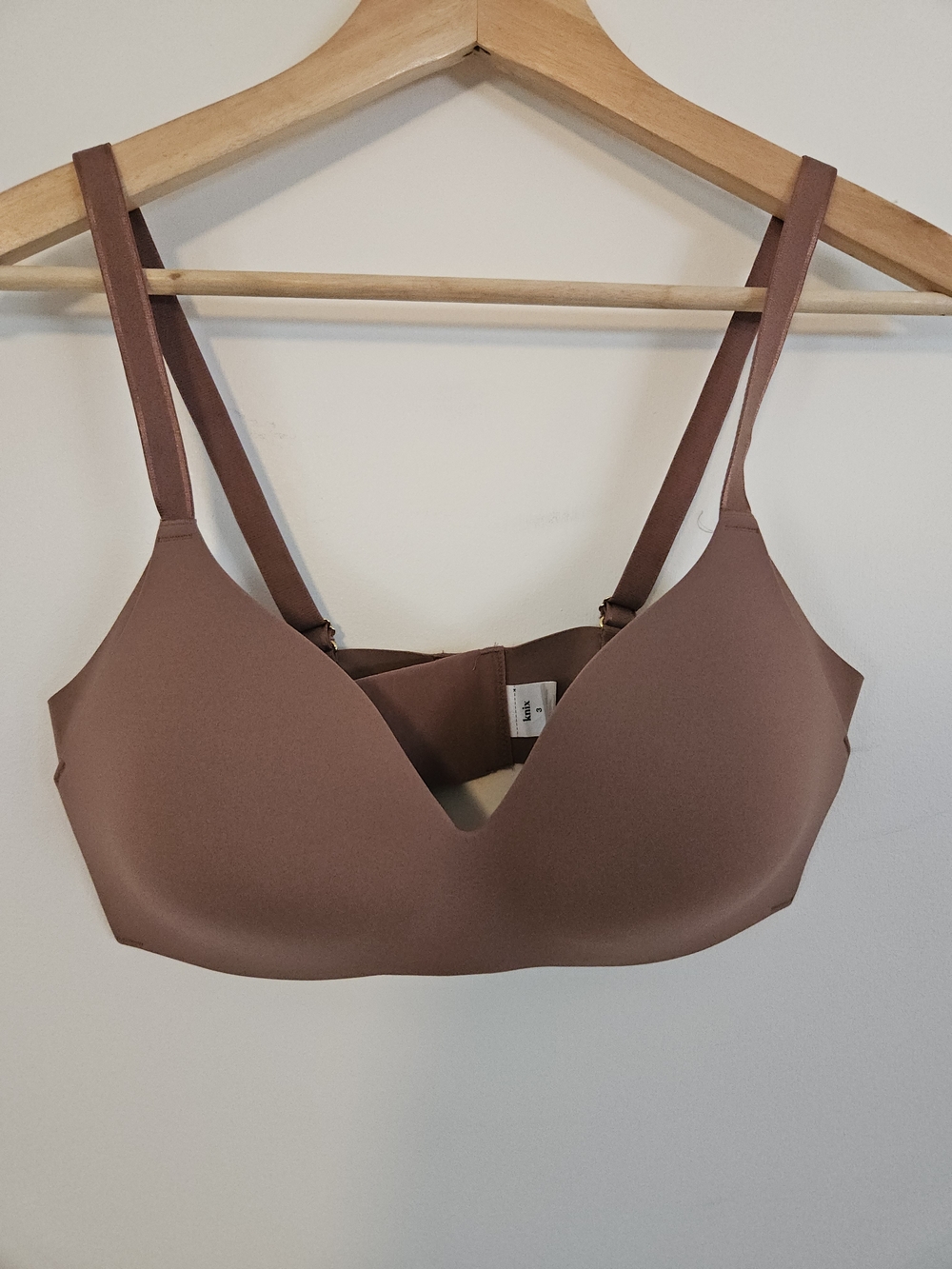 knix Wingwoman Smooth Molded Bra in Mauve Brown